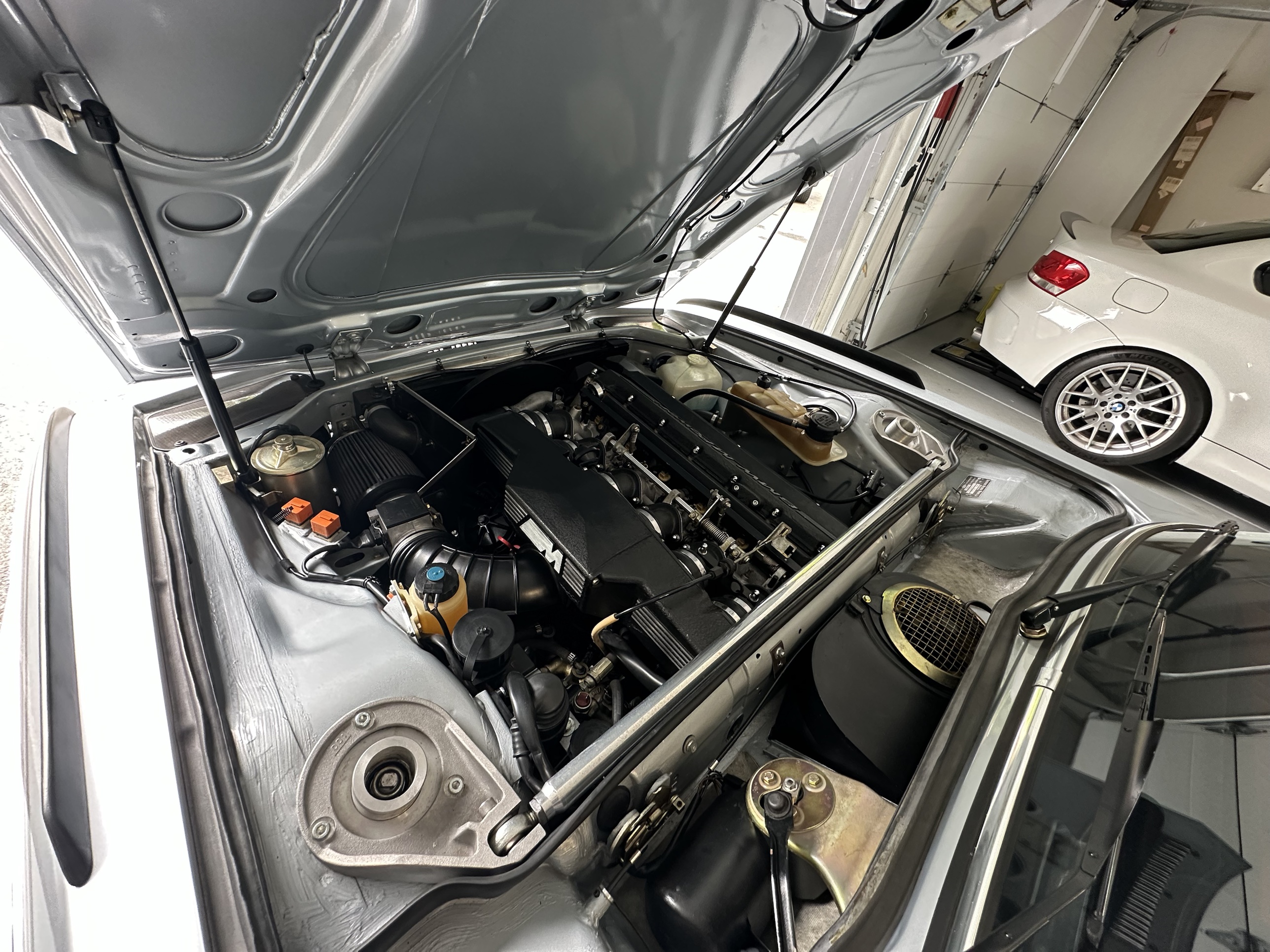 S38B36 engine bay, ITBs and velocity stacks visible